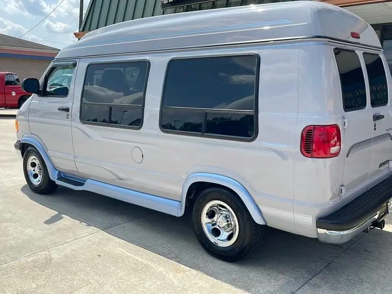 1999 Dodge Ram Van - Image 15 of 31