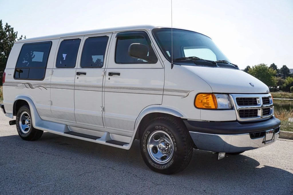 1999 Dodge Ram Van - Image 2 of 12