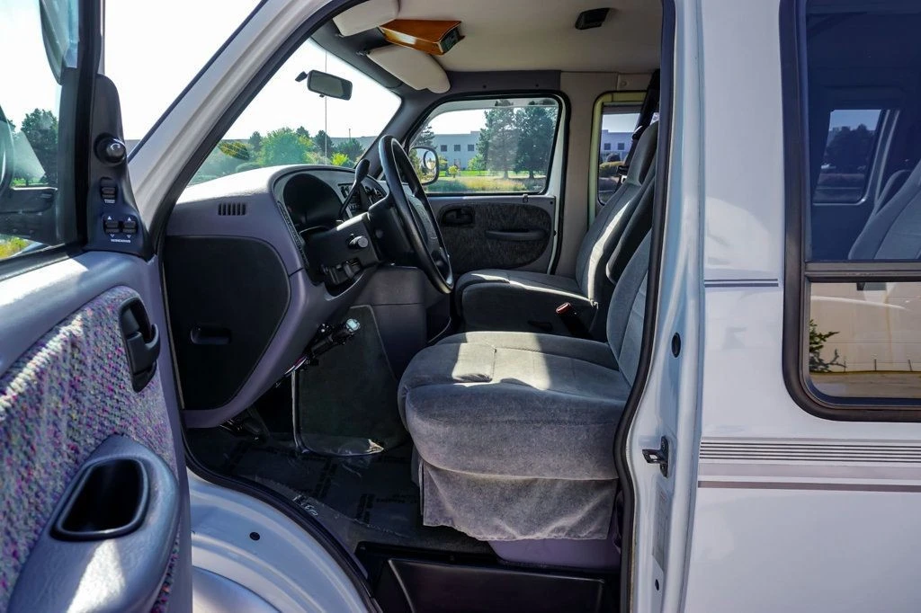 1999 Dodge Ram Van - Image 8 of 12