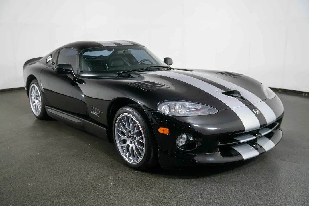 1999 Dodge Viper GTS 2nd Gen - Image 2 of 31