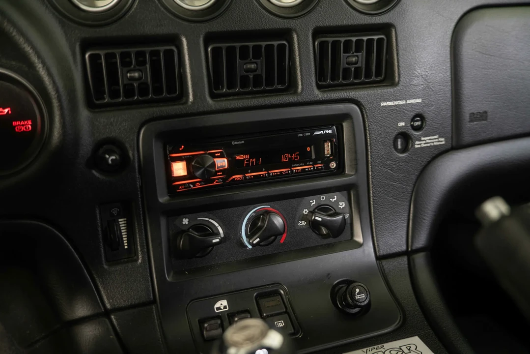 1999 Dodge Viper GTS 2nd Gen - Image 20 of 31