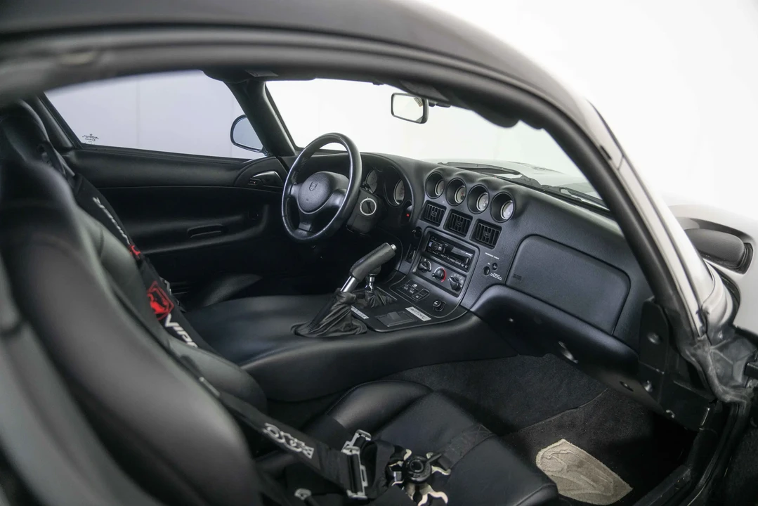 1999 Dodge Viper GTS 2nd Gen - Image 25 of 31