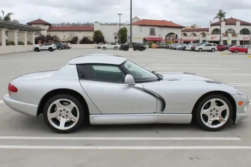 1999 Dodge Viper 2nd Gen - Image 2 of 8