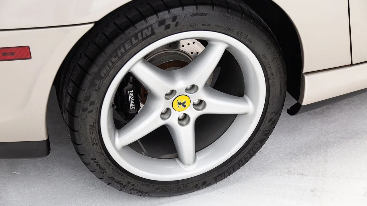 1999 Ferrari 550 Maranello - Image 14 of 31