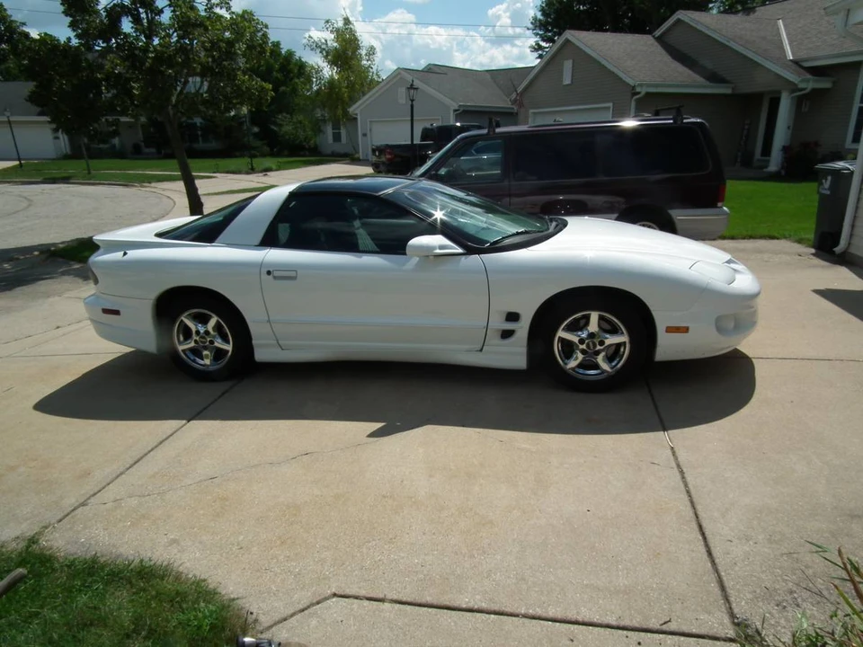 1999 Pontiac Firebird 4th Gen - Image 7 of 9