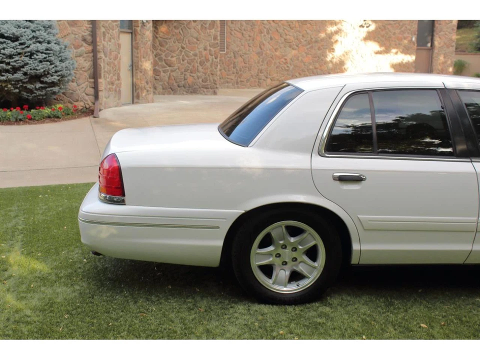 1999 Ford Crown Victoria - Image 19 of 31