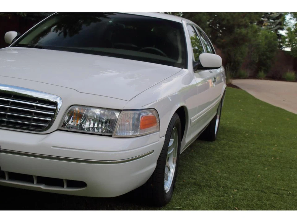 1999 Ford Crown Victoria - Image 13 of 31