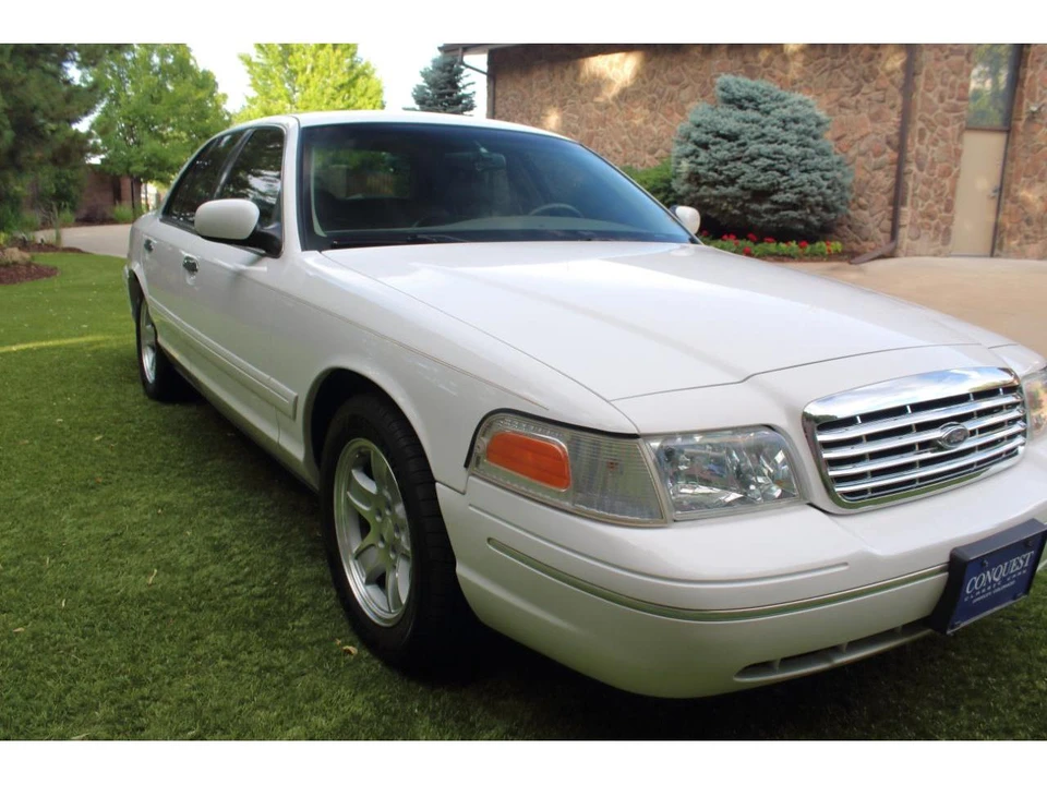1999 Ford Crown Victoria - Image 15 of 31