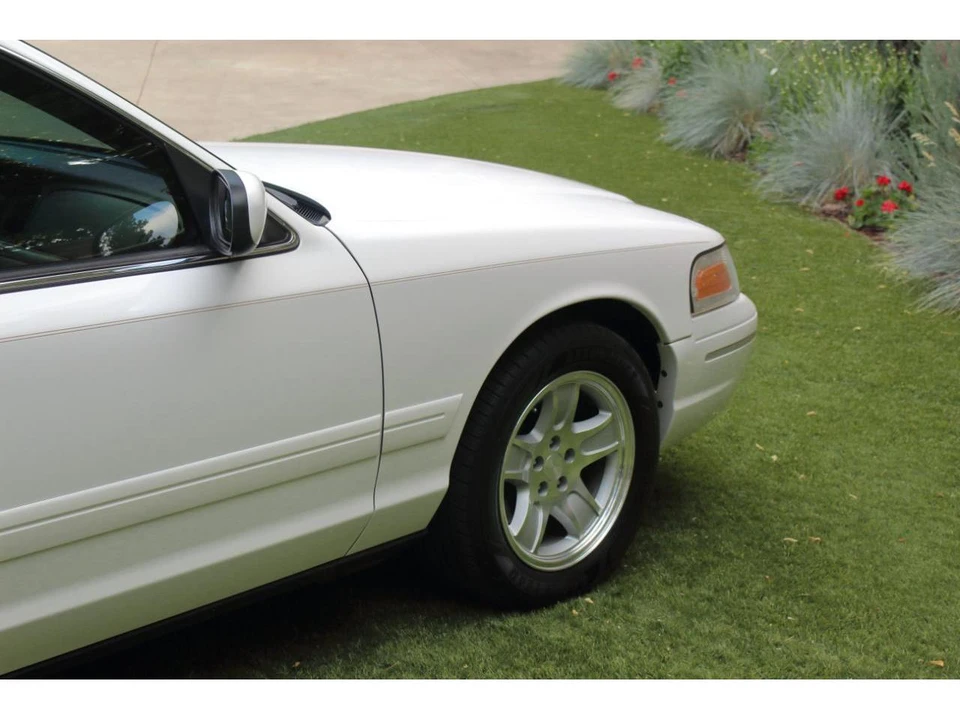 1999 Ford Crown Victoria - Image 21 of 31