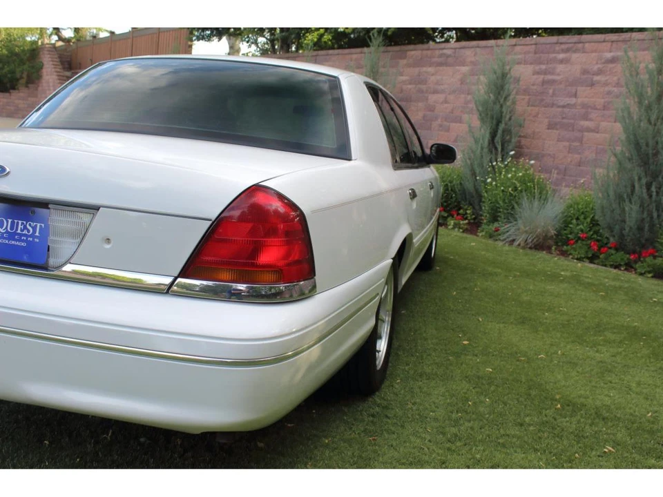 1999 Ford Crown Victoria - Image 24 of 31