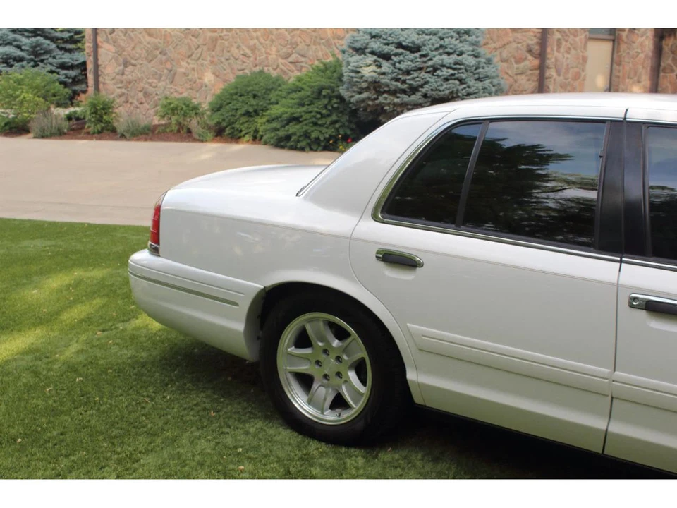 1999 Ford Crown Victoria - Image 22 of 31