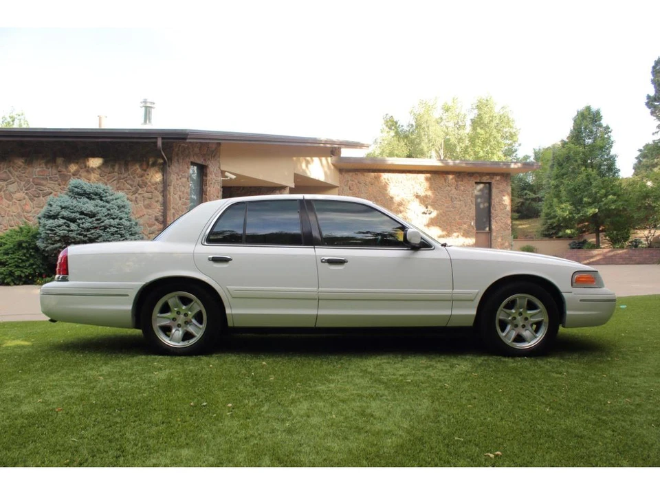1999 Ford Crown Victoria - Image 4 of 31