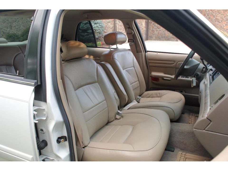 1999 Ford Crown Victoria - Image 8 of 31