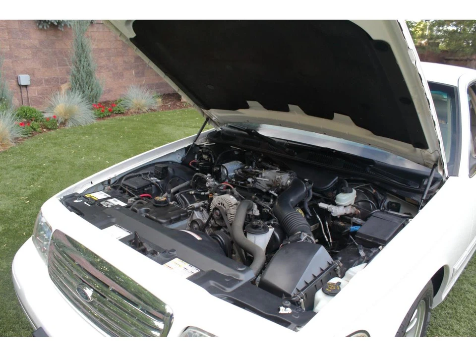 1999 Ford Crown Victoria - Image 10 of 31