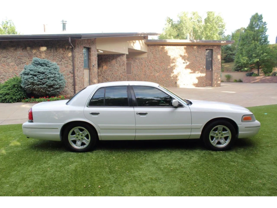 1999 Ford Crown Victoria - Image 16 of 31