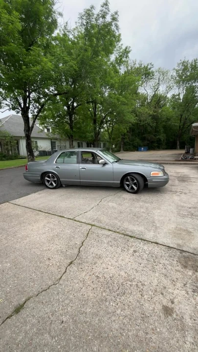 1999 Ford Crown Victoria - Image 2 of 8