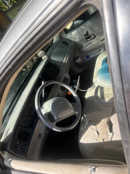 1999 Ford Crown Victoria - Image 8 of 8