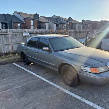 1999 Ford Crown Victoria LX Sedan 4D