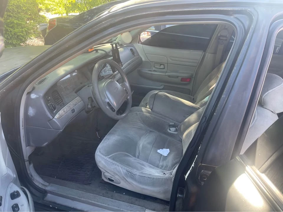 1999 Ford Crown Victoria - Image 5 of 9