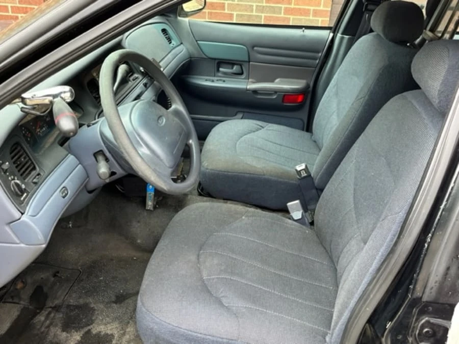 1999 Ford Crown Victoria - Image 11 of 16