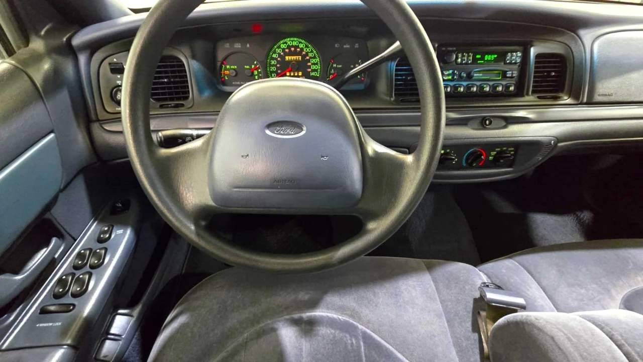 1999 Ford Crown Victoria - Image 20 of 21