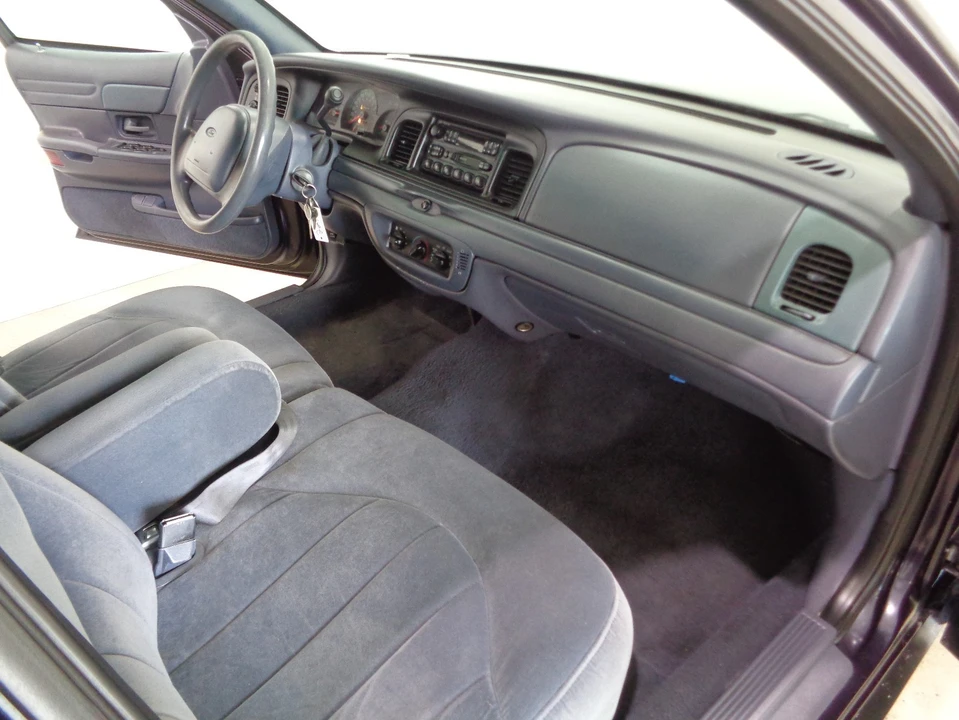 1999 Ford Crown Victoria - Image 16 of 21