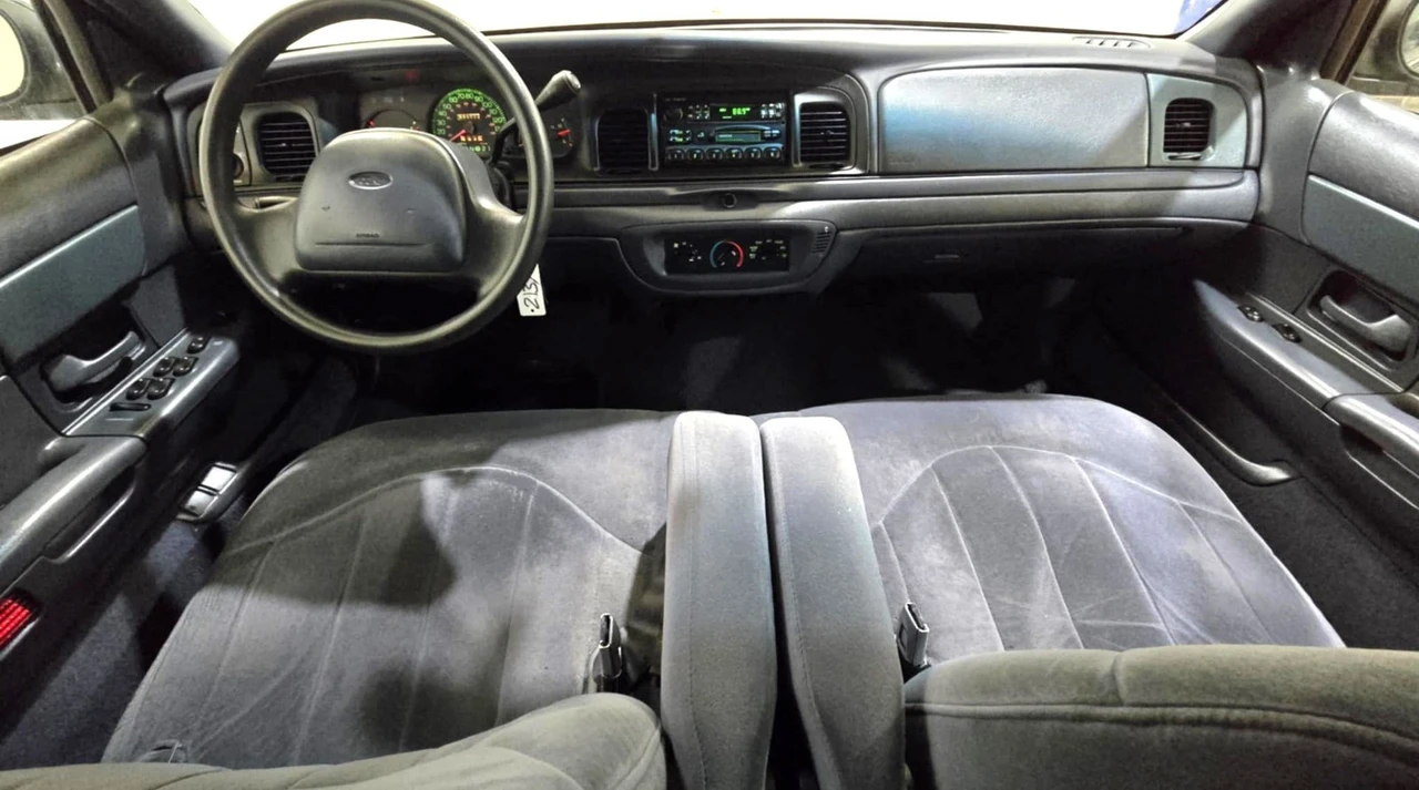 1999 Ford Crown Victoria - Image 19 of 21