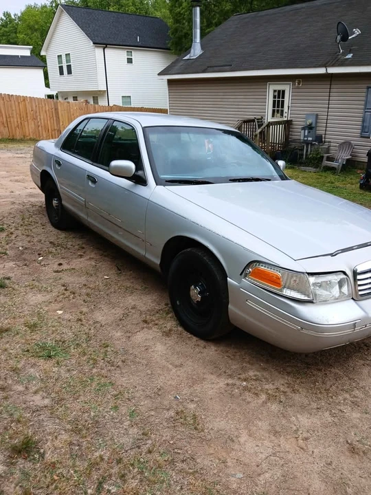1999 Ford Crown Victoria - Image 4 of 10