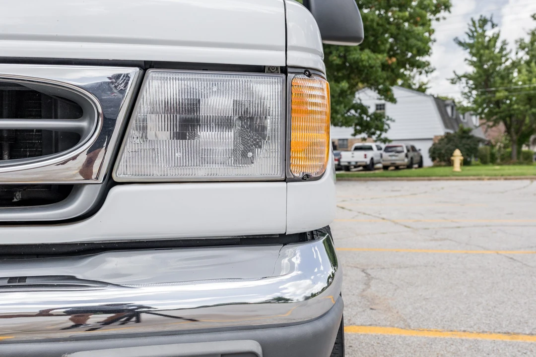 1999 Ford Econoline Van - Image 12 of 31