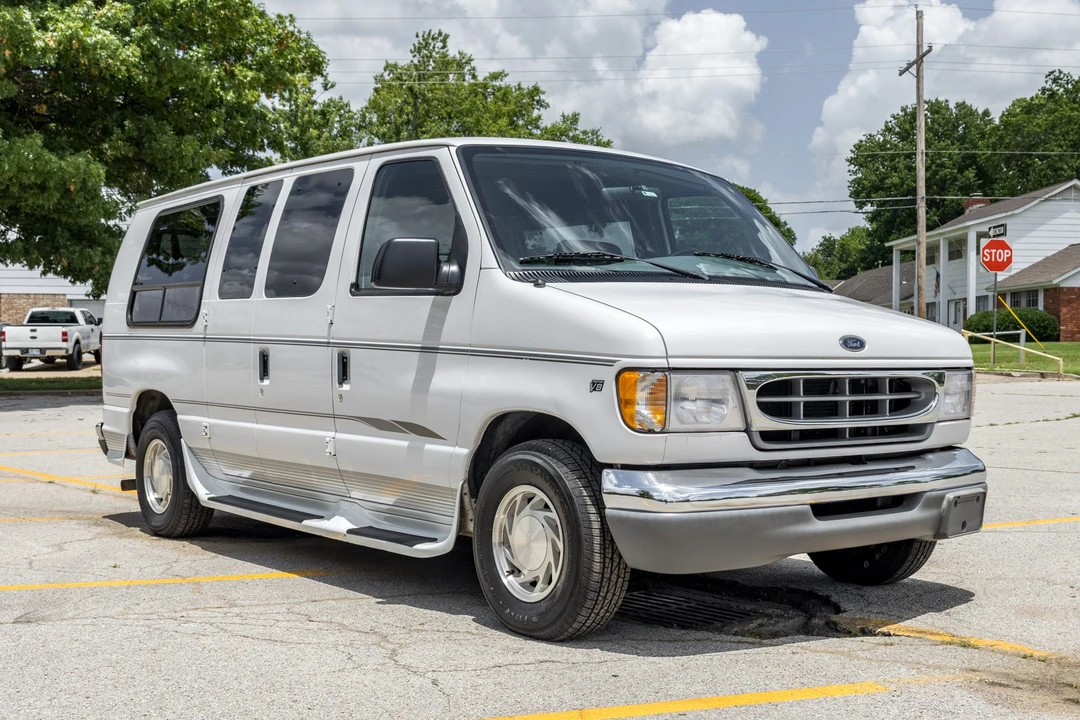 1999 Ford Econoline Van - Image 3 of 31