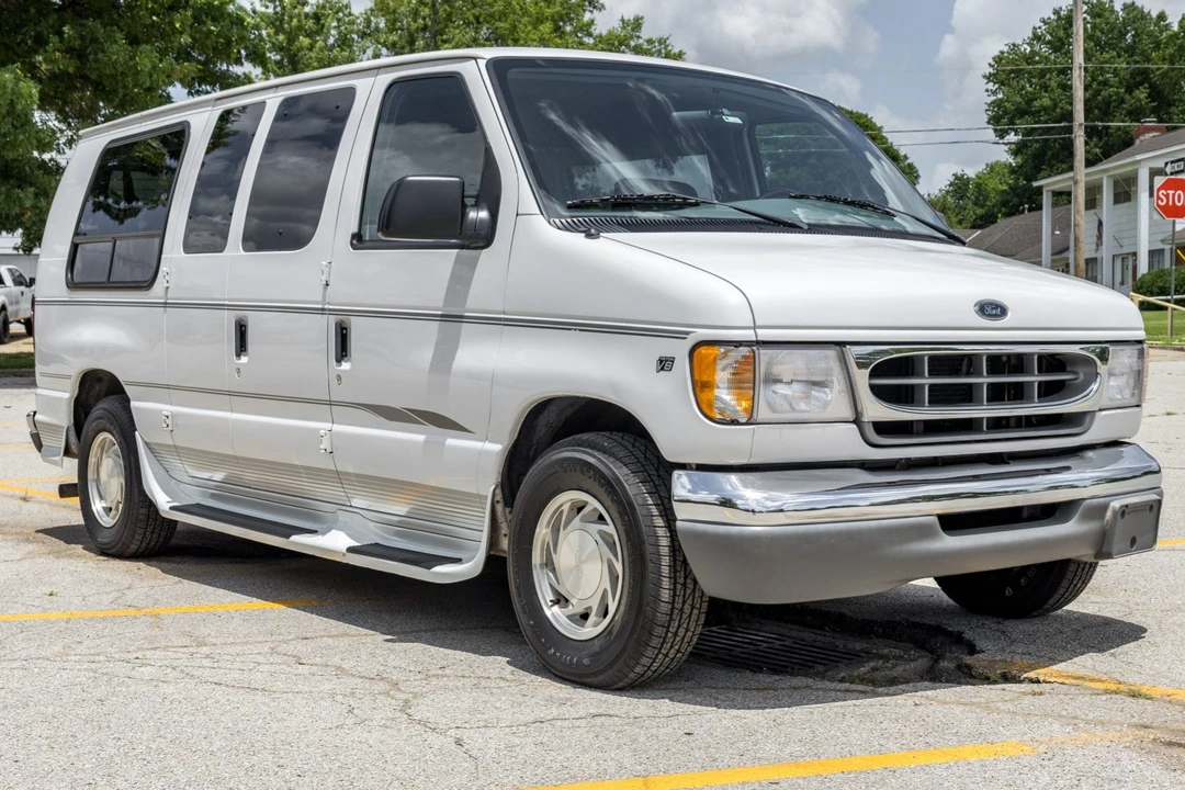 1999 Ford Econoline Van - Image 1 of 31