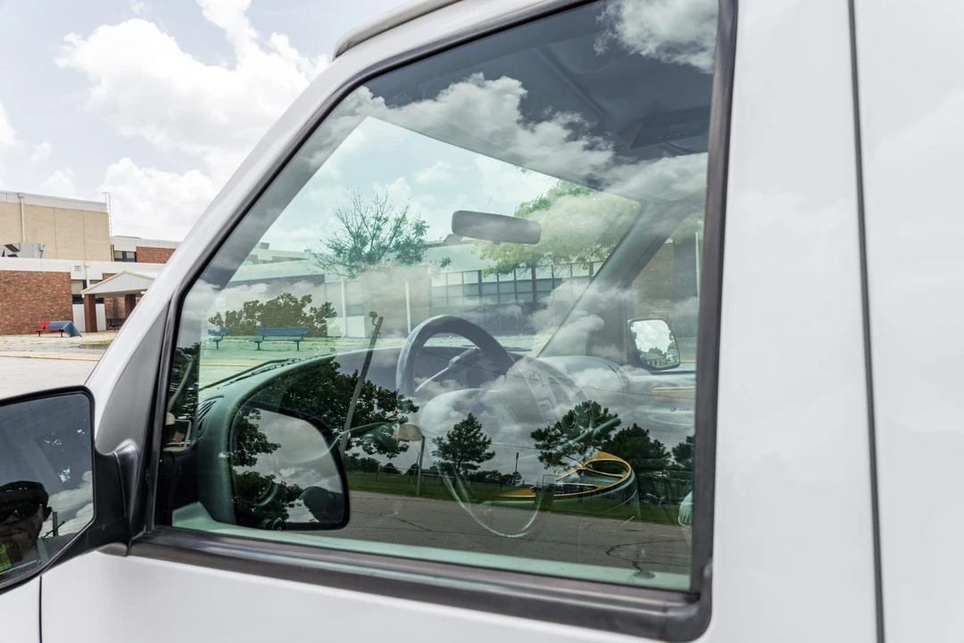 1999 Ford Econoline Van - Image 18 of 31
