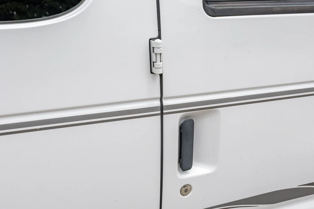 1999 Ford Econoline Van - Image 30 of 31