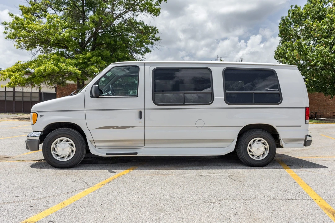 1999 Ford Econoline Van - Image 8 of 31