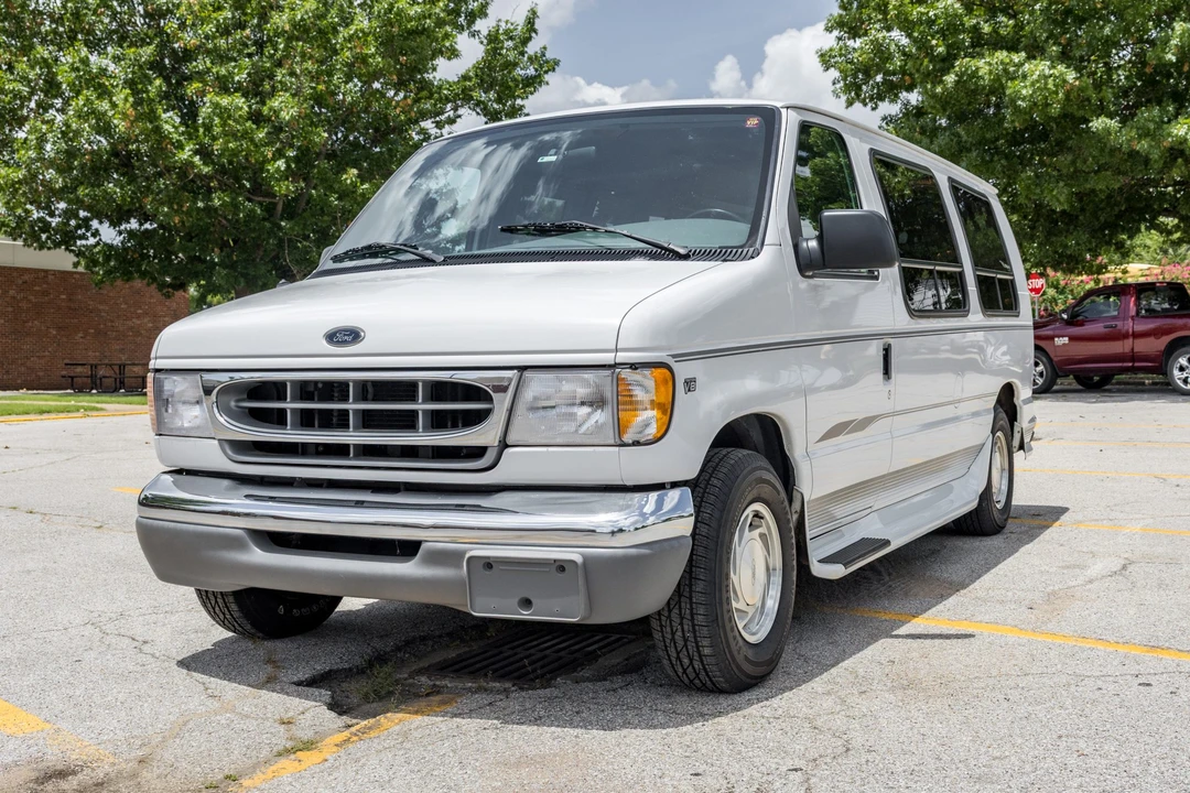 1999 Ford Econoline Van - Image 9 of 31