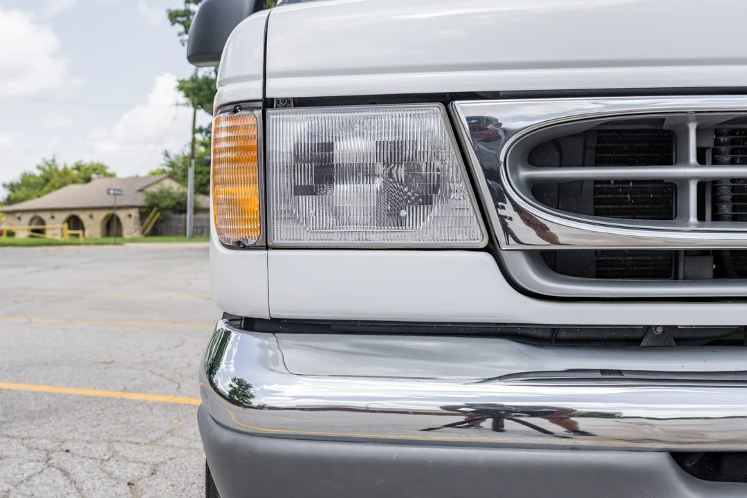 1999 Ford Econoline Van - Image 11 of 31
