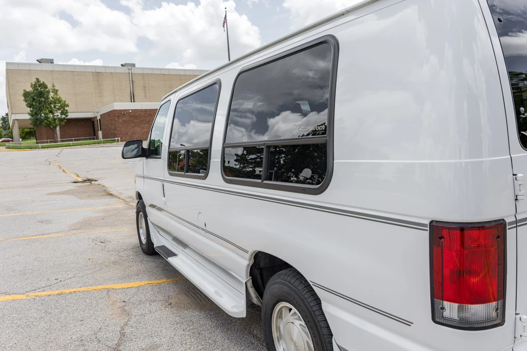 1999 Ford Econoline Van - Image 16 of 31
