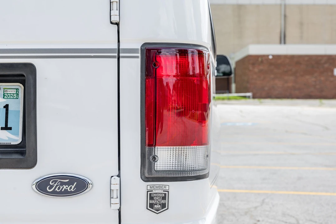 1999 Ford Econoline Van - Image 15 of 31