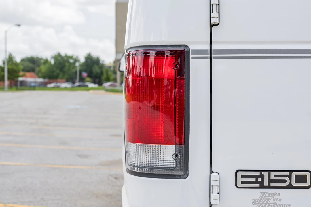1999 Ford Econoline Van - Image 14 of 31
