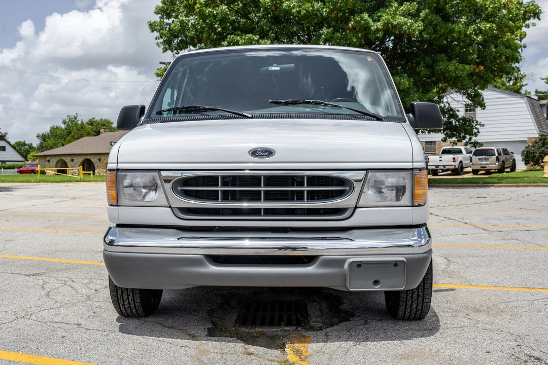 1999 Ford Econoline Van - Image 2 of 31