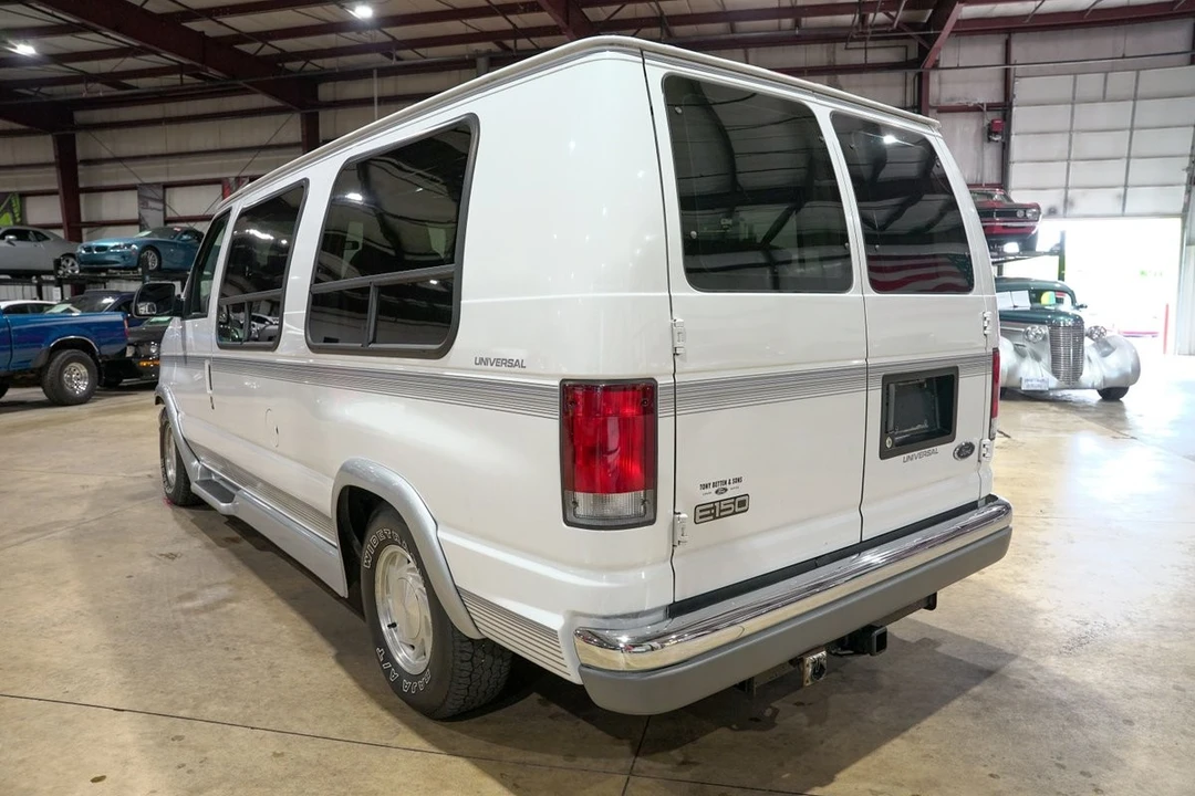 1999 Ford Econoline Van - Image 3 of 31