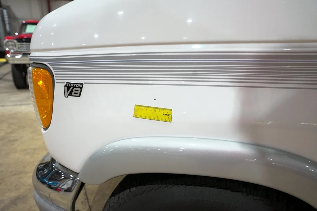 1999 Ford Econoline Van - Image 16 of 31