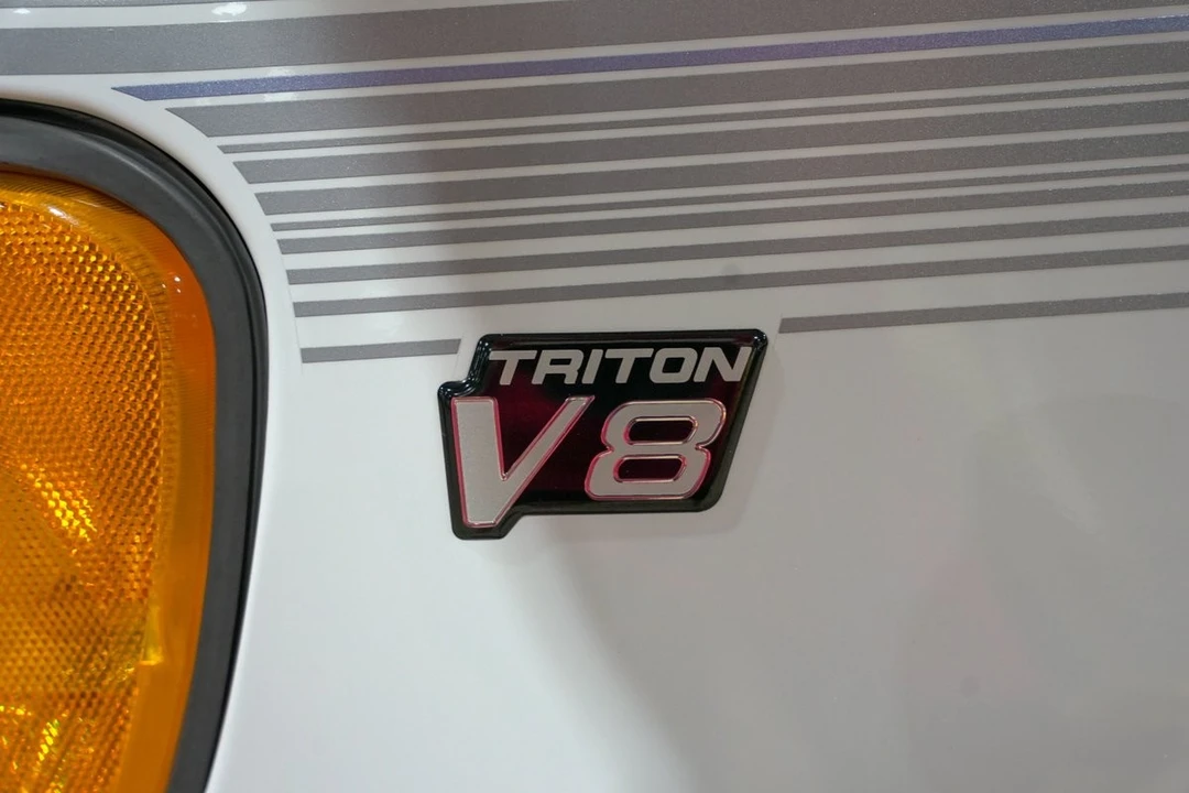 1999 Ford Econoline Van - Image 9 of 31