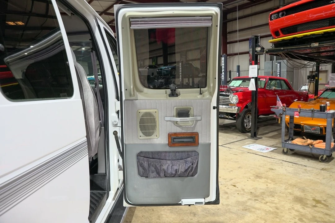 1999 Ford Econoline Van - Image 28 of 31