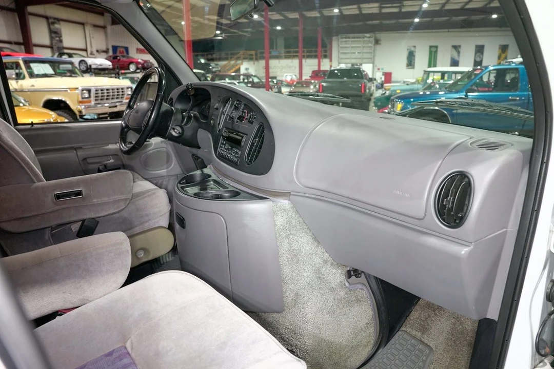 1999 Ford Econoline Van - Image 24 of 31