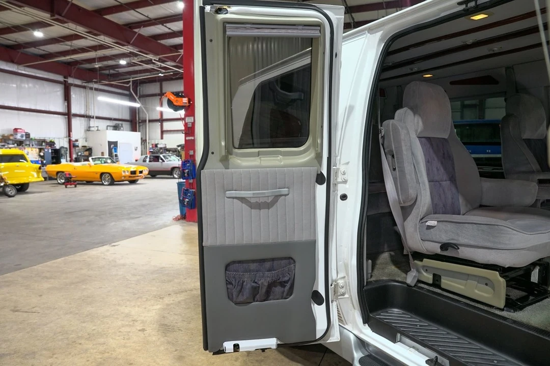 1999 Ford Econoline Van - Image 29 of 31