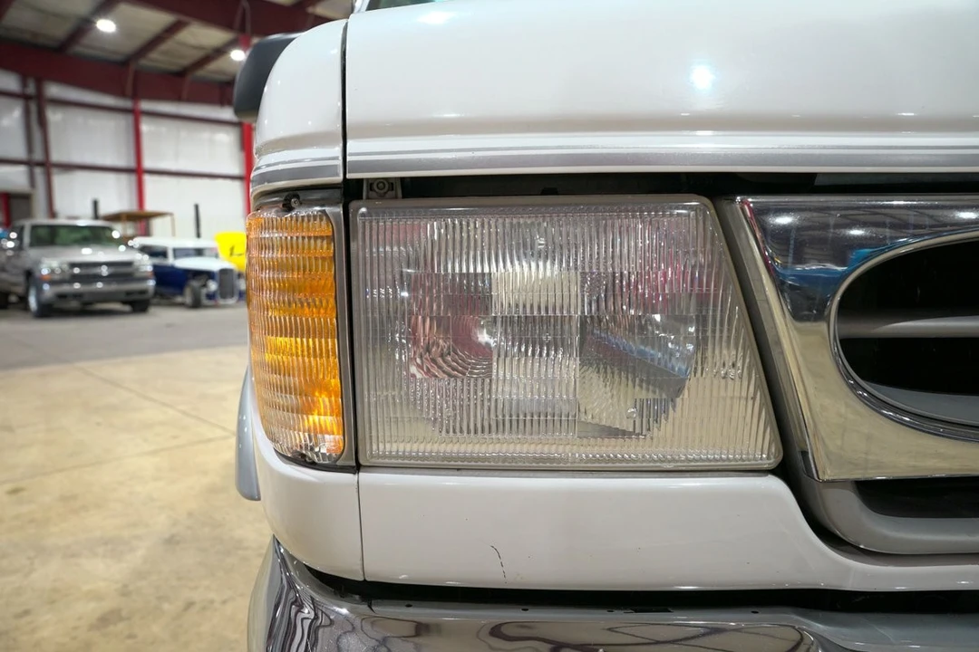1999 Ford Econoline Van - Image 22 of 31