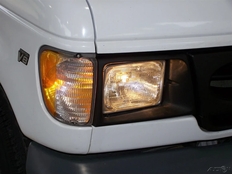 1999 Ford Econoline Van - Image 17 of 21
