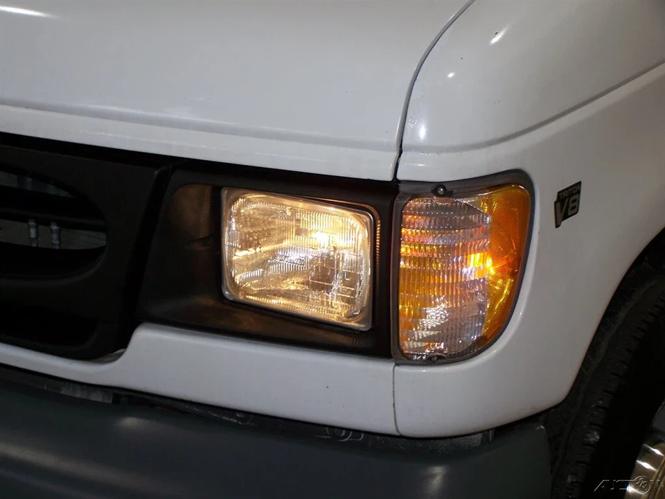 1999 Ford Econoline Van - Image 19 of 21