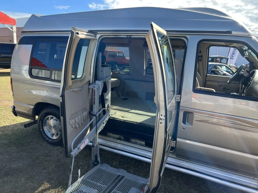 1999 Ford Econoline Van - Image 3 of 12